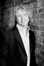 Дэн Петрониевич: 400x600 / 47 Кб