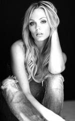 Лора Вандервурт: 483x777 / 57 Кб