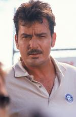 Чарли Шин: 485x740 / 47 Кб