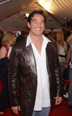 Дин Кэйн: 251x400 / 24 Кб