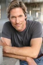 Брайан МакГоверн: 1365x2048 / 353 Кб