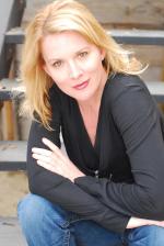 Лорел Холломэн: 1375x2048 / 348 Кб