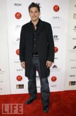 Эндрю Дэволи: 390x594 / 32 Кб