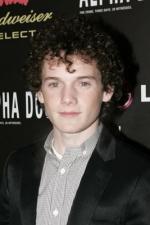 Антон Ельчин: 267x400 / 23 Кб