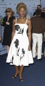 Йолонда Росс: 209x400 / 21 Кб