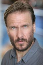 Chris Lerude: 400x600 / 48 Кб