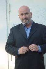 Марк А. Оуэн: 1370x2048 / 295 Кб