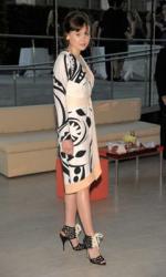 Элисон Пилл: 240x400 / 21 Кб