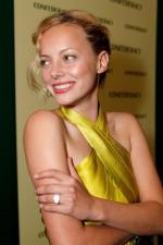 Бижу Филлипс: 267x400 / 20 Кб