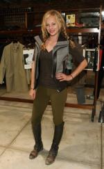 Бижу Филлипс: 247x400 / 24 Кб