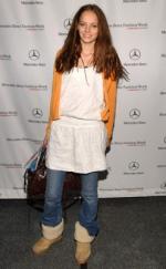 Бижу Филлипс: 247x400 / 23 Кб