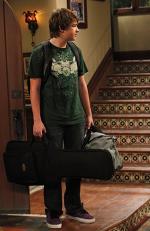 Энгус Т. Джонс: 325x500 / 41 Кб