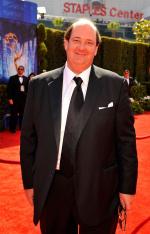 Брайан Баумгартнер: 1316x2048 / 405 Кб