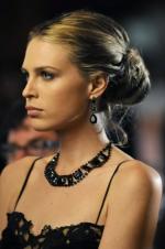 Сара Фостер: 332x500 / 30 Кб