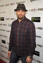 Джесси Меткалф: 273x400 / 24 Кб