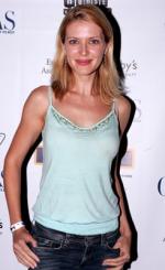 Suzanna Urszuly: 245x400 / 22 Кб