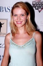 Suzanna Urszuly: 263x400 / 25 Кб