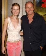 Suzanna Urszuly: 328x400 / 28 Кб