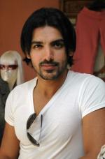 Джон Абрахам: 264x400 / 20 Кб