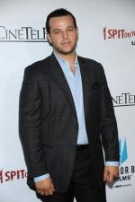 Дэниел Фрэнзиси: 384x576 / 33 Кб