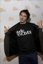 Крис Бернс: 320x480 / 27 Кб