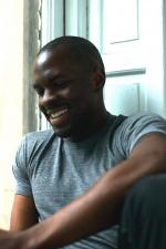 Гбенга Акиннагбе: 1370x2048 / 428 Кб