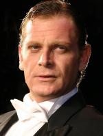 Julian Vergov: 942x1248 / 176 Кб