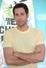 Закари Ливай: 275x400 / 24 Кб