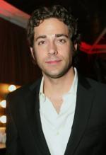 Закари Ливай: 275x400 / 16 Кб