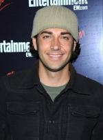 Закари Ливай: 296x400 / 23 Кб