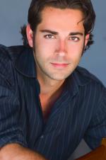 Закари Ливай: 399x600 / 35 Кб