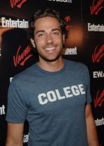 Закари Ливай: 286x400 / 26 Кб