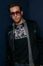 Закари Ливай: 261x400 / 16 Кб