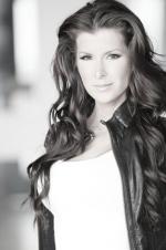 Ildiko Ferenczi: 369x554 / 35 Кб