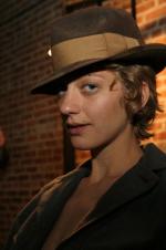 Маджейна Това: 288x432 / 24 Кб