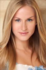 Jenn Gotzon: 1364x2048 / 424 Кб