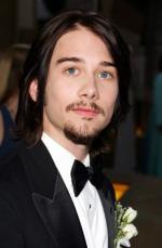 Лу Тэйлор Пуччи: 263x400 / 19 Кб