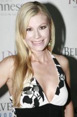 Abra Chouinard: 395x600 / 48 Кб