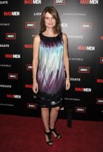 Бетси Брандт: 272x400 / 24 Кб