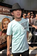 Макс Тириот: 266x400 / 30 Кб