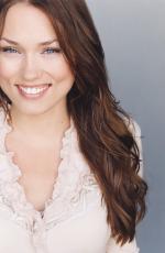 Клэр Грант: 583x891 / 76 Кб