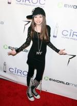 Saige Ryan Campbell: 557x768 / 62 Кб