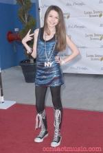 Saige Ryan Campbell: 518x768 / 79 Кб