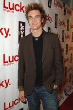 Тайлер Хилтон: 266x400 / 26 Кб