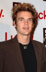 Тайлер Хилтон: 257x400 / 20 Кб