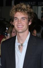 Тайлер Хилтон: 254x400 / 19 Кб