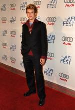 Тайлер Хилтон: 274x400 / 26 Кб