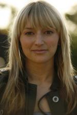 Julie 'Jules' Urich: 320x480 / 30 Кб