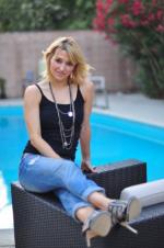 Julie 'Jules' Urich: 319x480 / 33 Кб