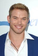 Келлан Латс: 270x400 / 17 Кб